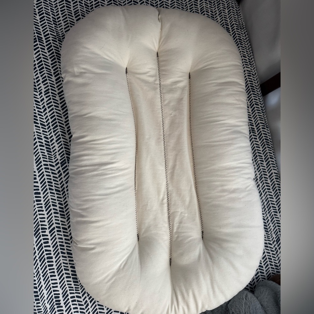 Snuggle me organic infant lounger in white
